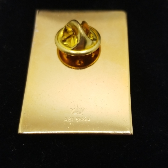 Vintage NFL Redskins vs Tampa Bay Buccaneers Pin - Picture 3 of 3